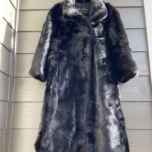 REAL MINK FUR COAT,MADE IN EUROPE.BLACK. SIZE M/L